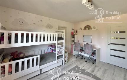 Na predaj moderne zrekonštruovaný 3-izbový byt so záhradkou