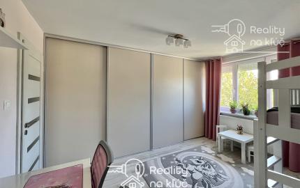 Na predaj moderne zrekonštruovaný 3-izbový byt so záhradkou
