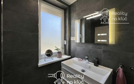 Na predaj moderne zrekonštruovaný 3-izbový byt so záhradkou