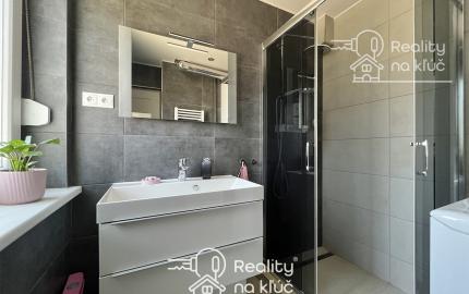 Na predaj moderne zrekonštruovaný 3-izbový byt so záhradkou